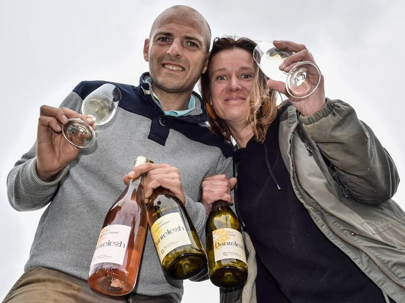 Trois ans après avoir créé une vigne à Sarzeau, ce couple vend ses premières bouteilles